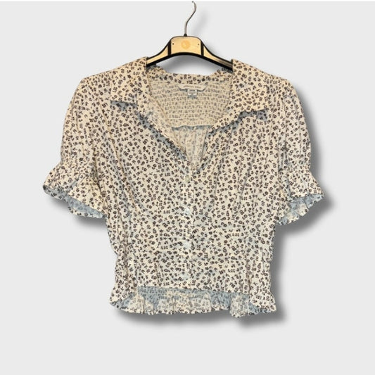 Blusa corta de manga corta estilo campesina boho de American Eagle, color crema con flores marrones. Talla S.