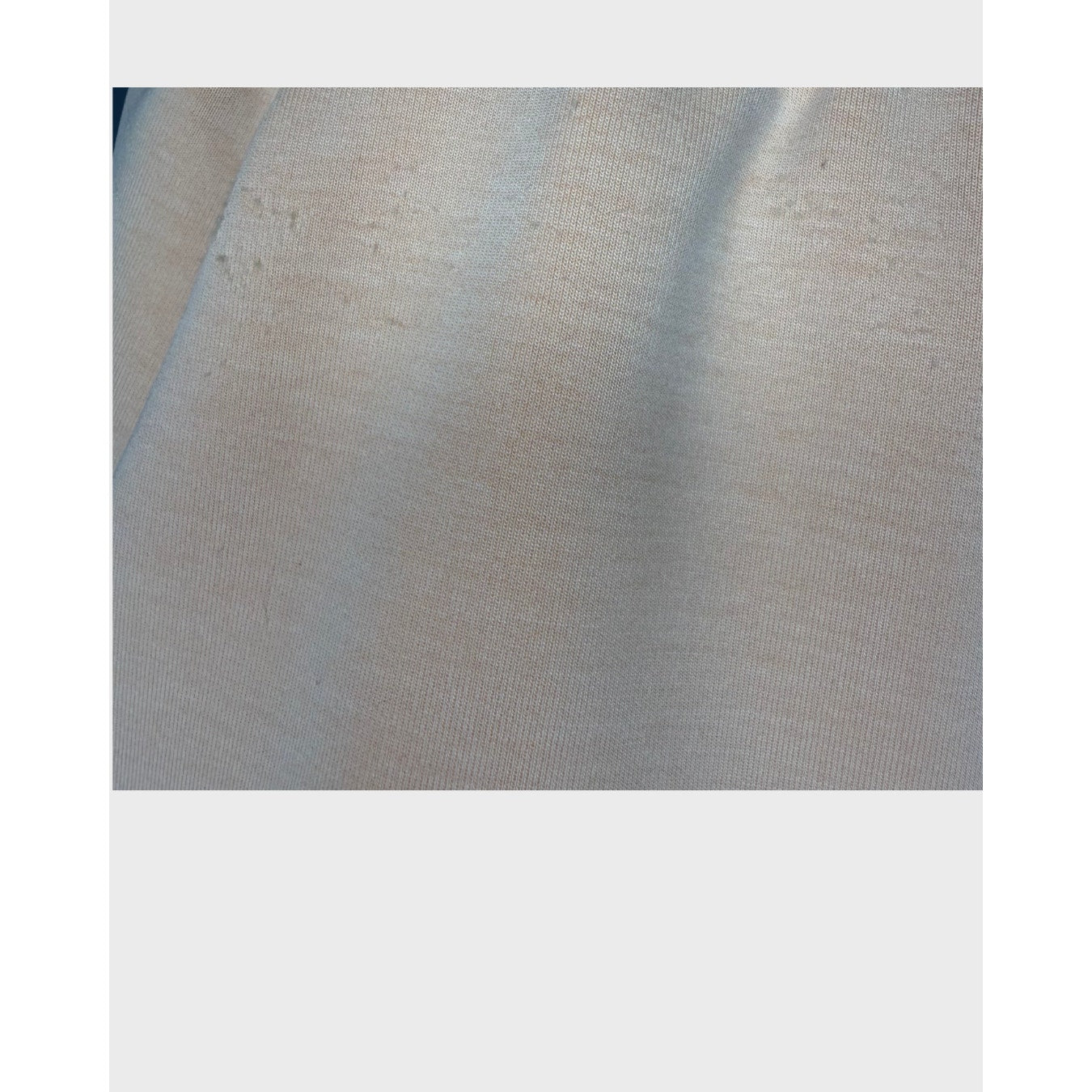 Lululemon Softstreme High-Rise Short 4" en color durazno.