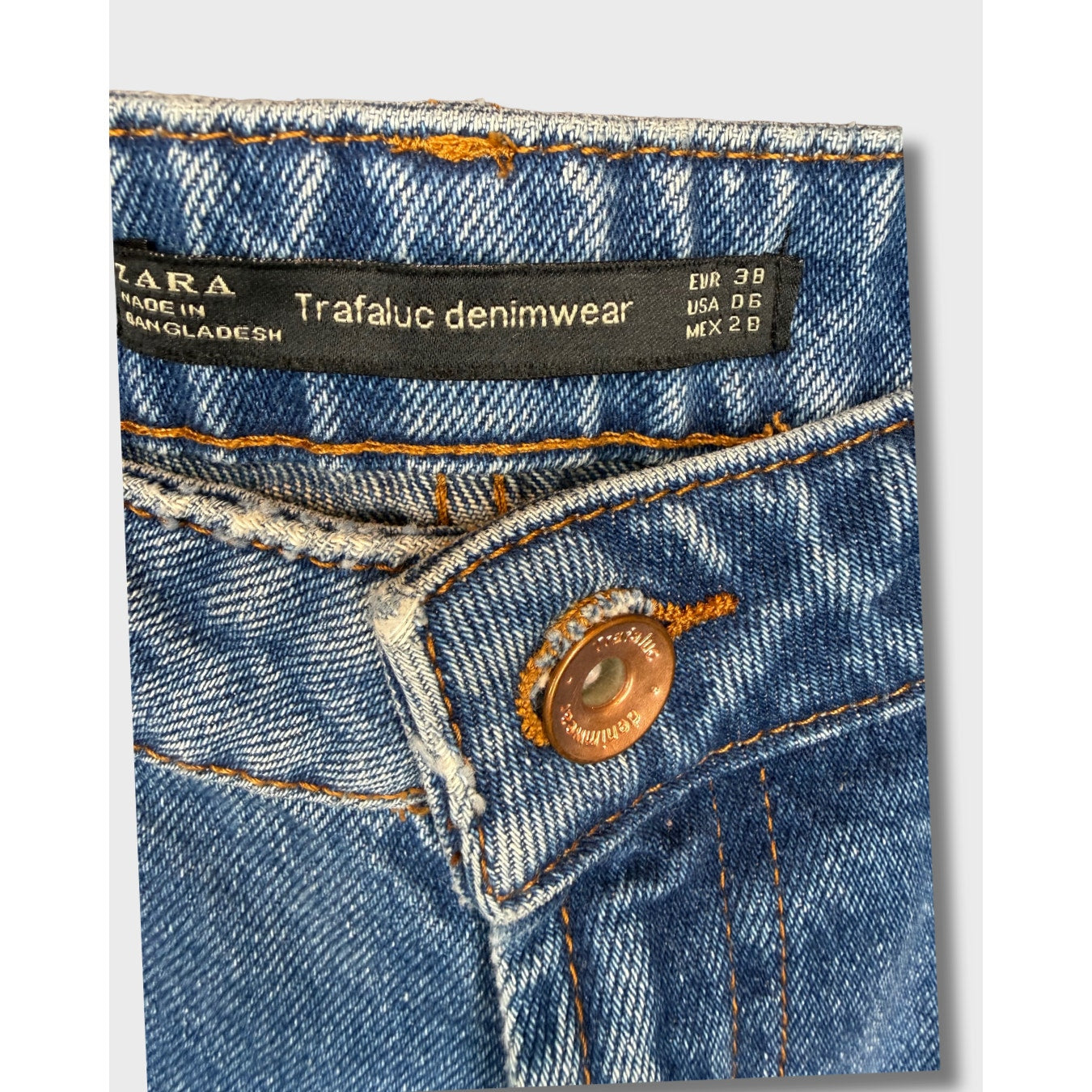 ZARA - jeans corte recto y tiro alto, talla 6