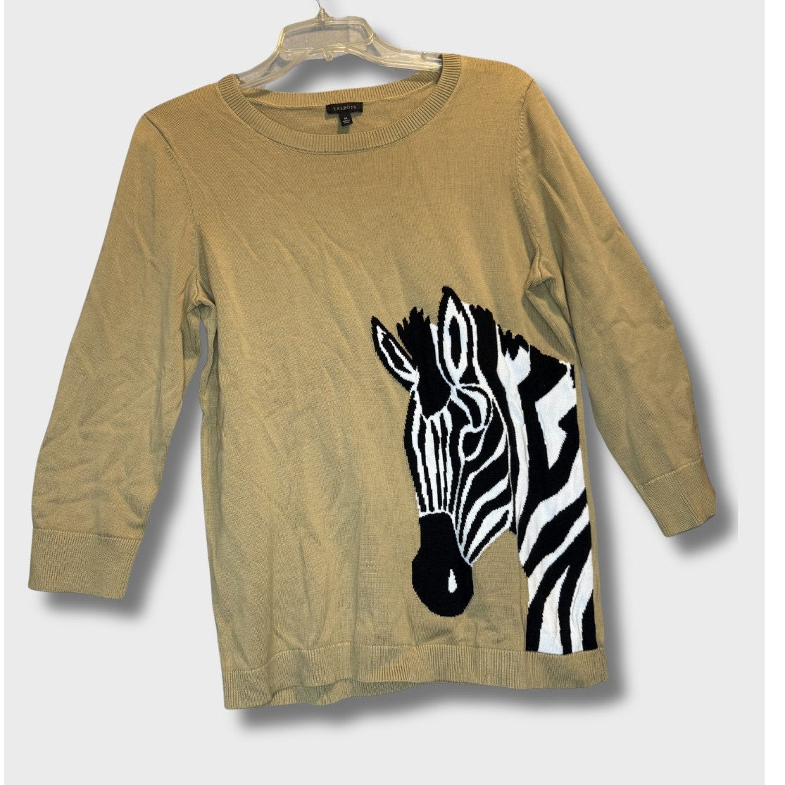 Jersey de punto Talbots con estampado de cebra en color beige y mangas tres cuartos. Talla M.