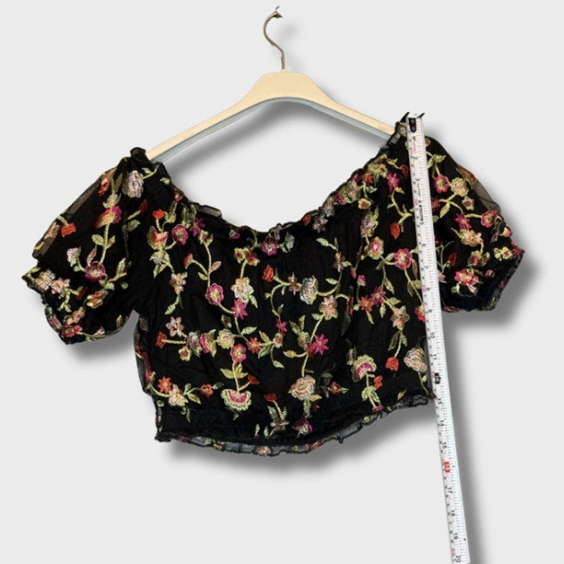 Crop Top Forever 21 negro estampado floral Talla S