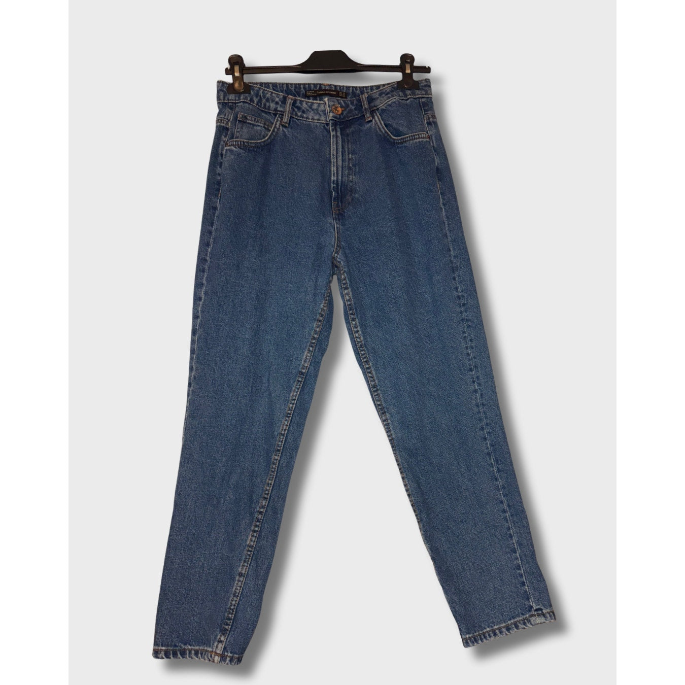 ZARA - jeans corte recto y tiro alto, talla 6