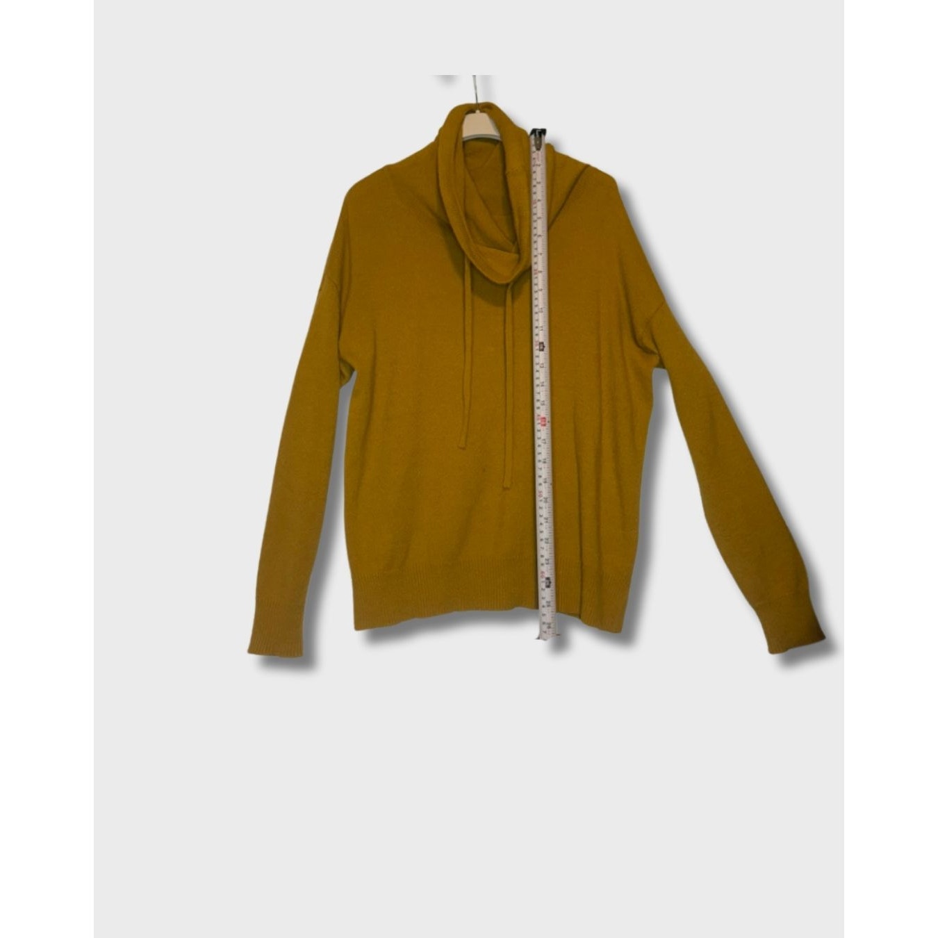 Suéter de cuello alto de cachemira amarillo mostaza talla S