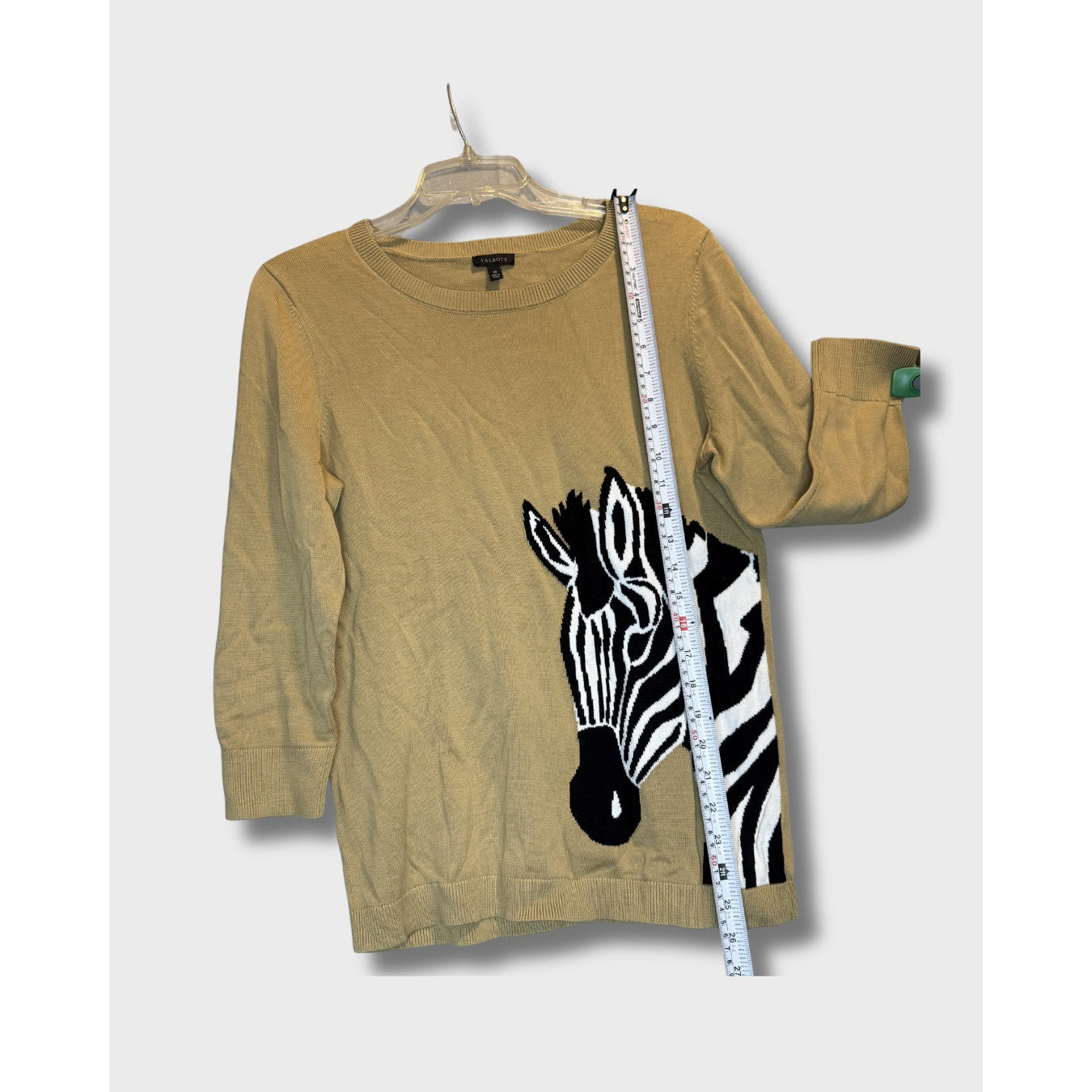 Jersey de punto Talbots con estampado de cebra en color beige y mangas tres cuartos. Talla M.