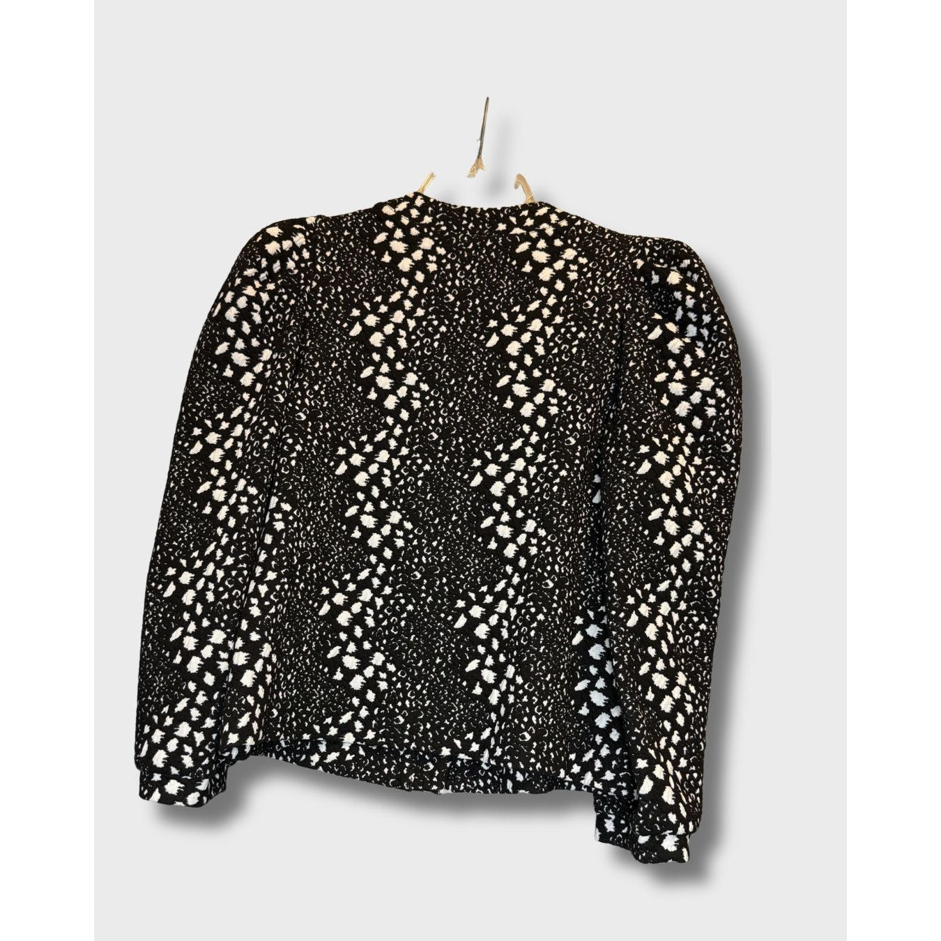 Chaqueta estilo blazer Bar III con estampado abstracto en blanco y negro. Talla S