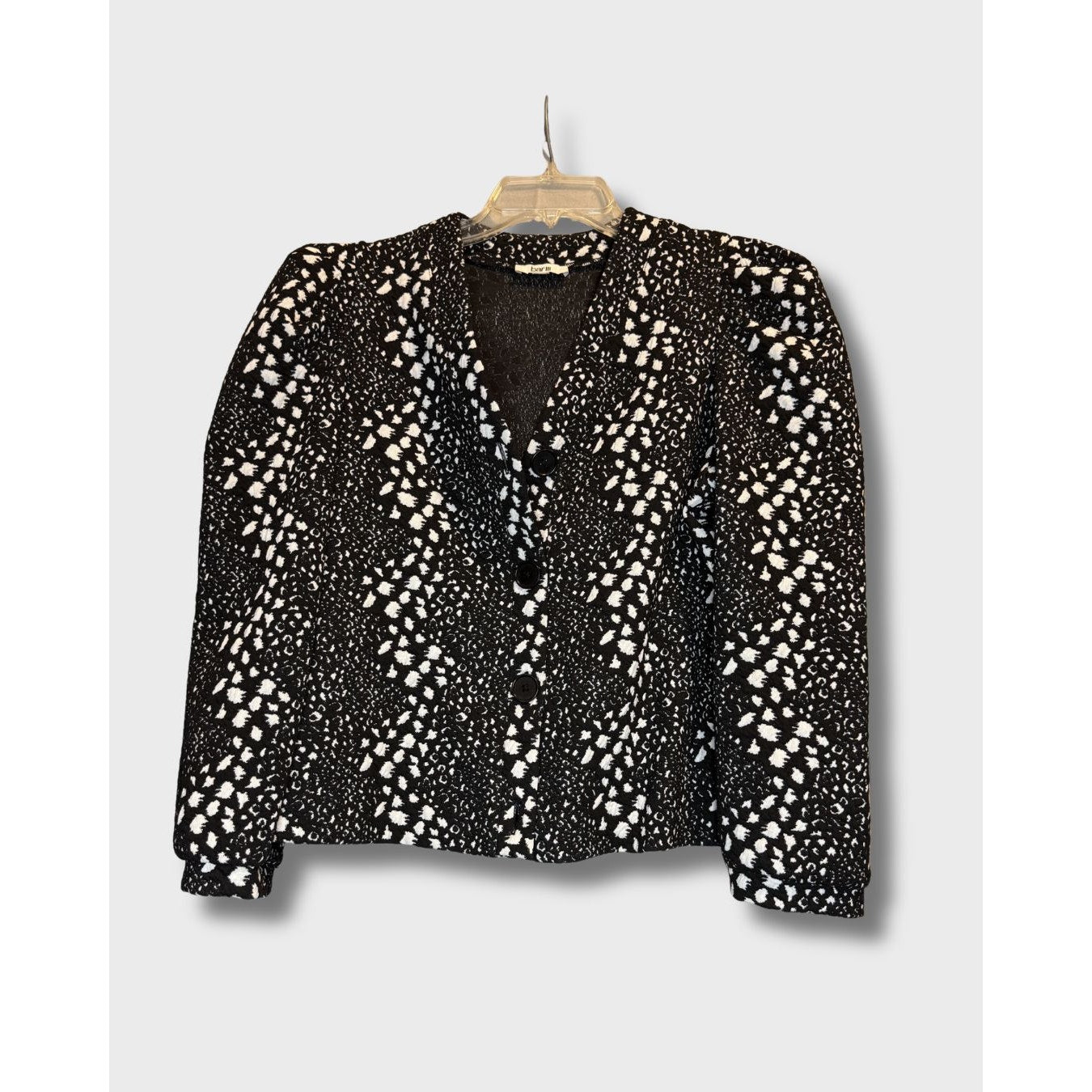 Chaqueta estilo blazer Bar III con estampado abstracto en blanco y negro. Talla S