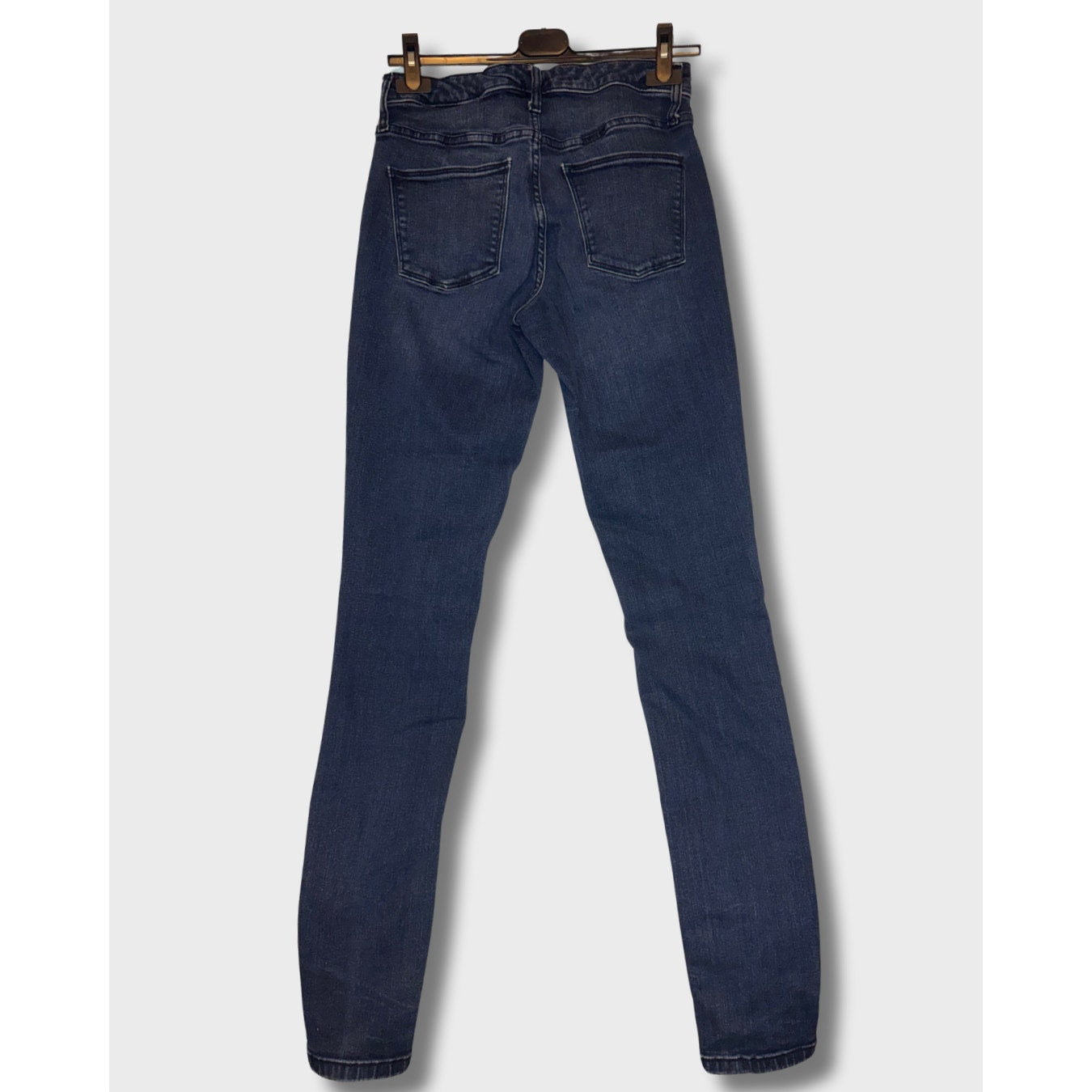 Universal Thread -  skinny jeans de cintura alta en denim azul oscuro Talla 6