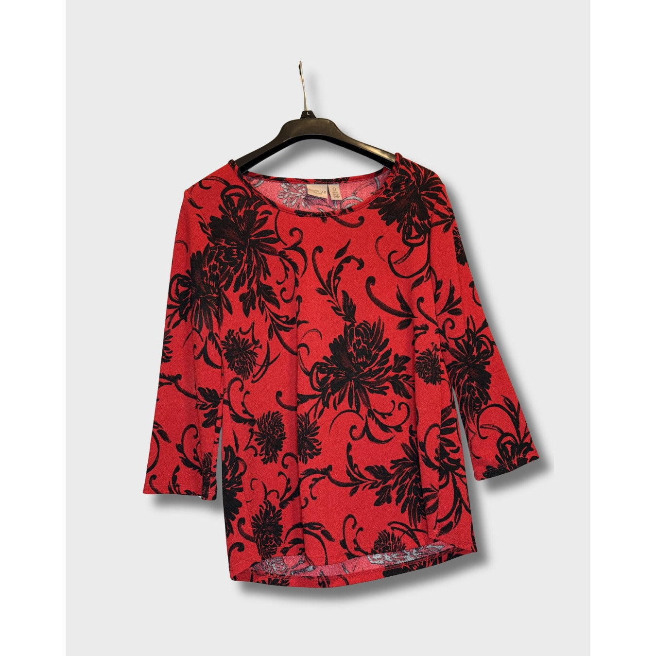 Blusa Manga Larga Easywear by chicos con estampado floral rojo y negro. Talla 0