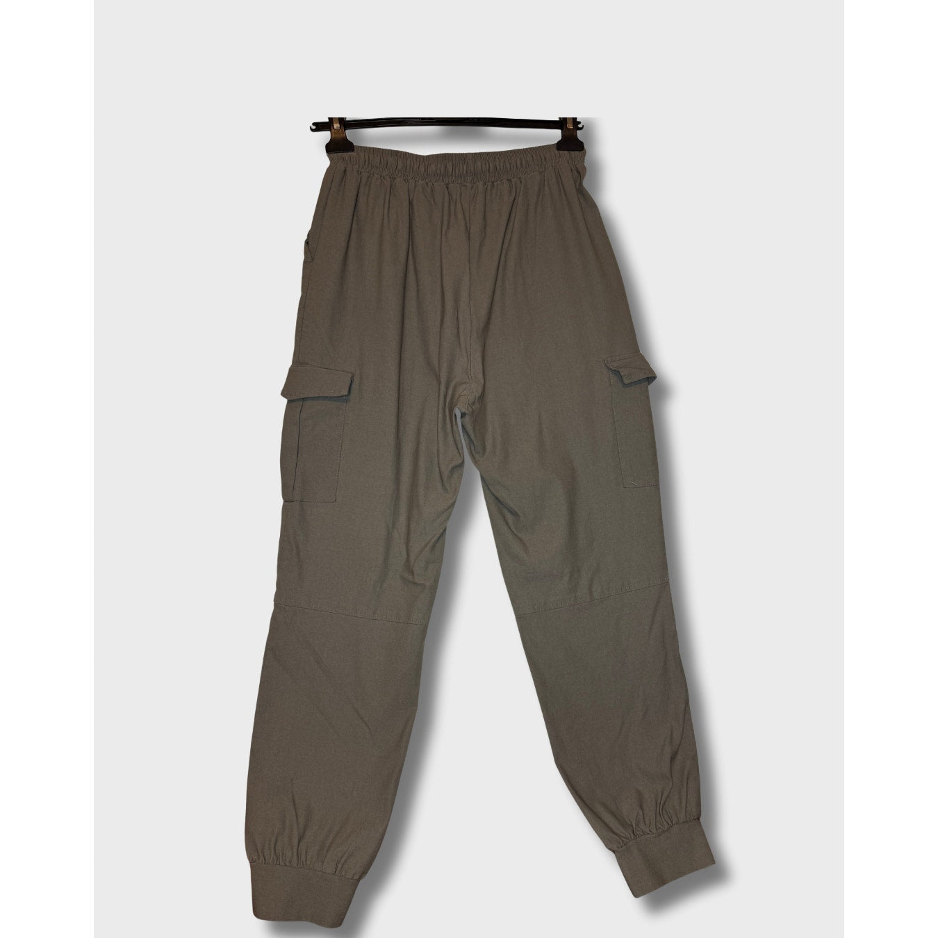 Women’s cargo pants, with elastic waistband, side patch pockets Size M