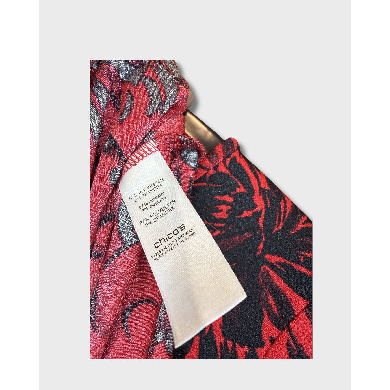 Blusa Manga Larga Easywear by chicos con estampado floral rojo y negro. Talla 0
