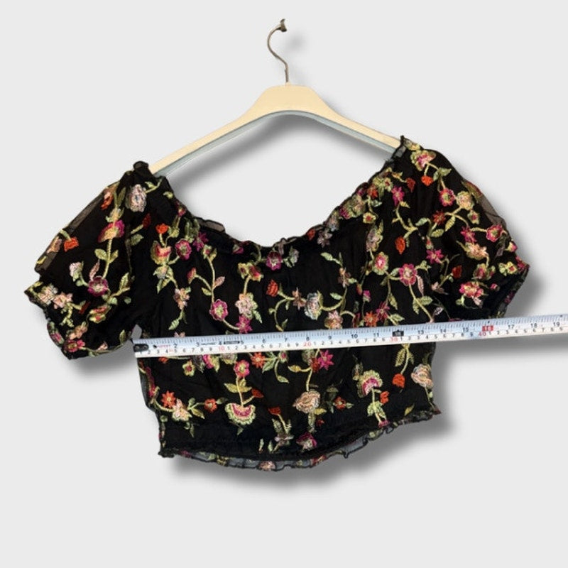 Crop Top Forever 21 negro estampado floral Talla S