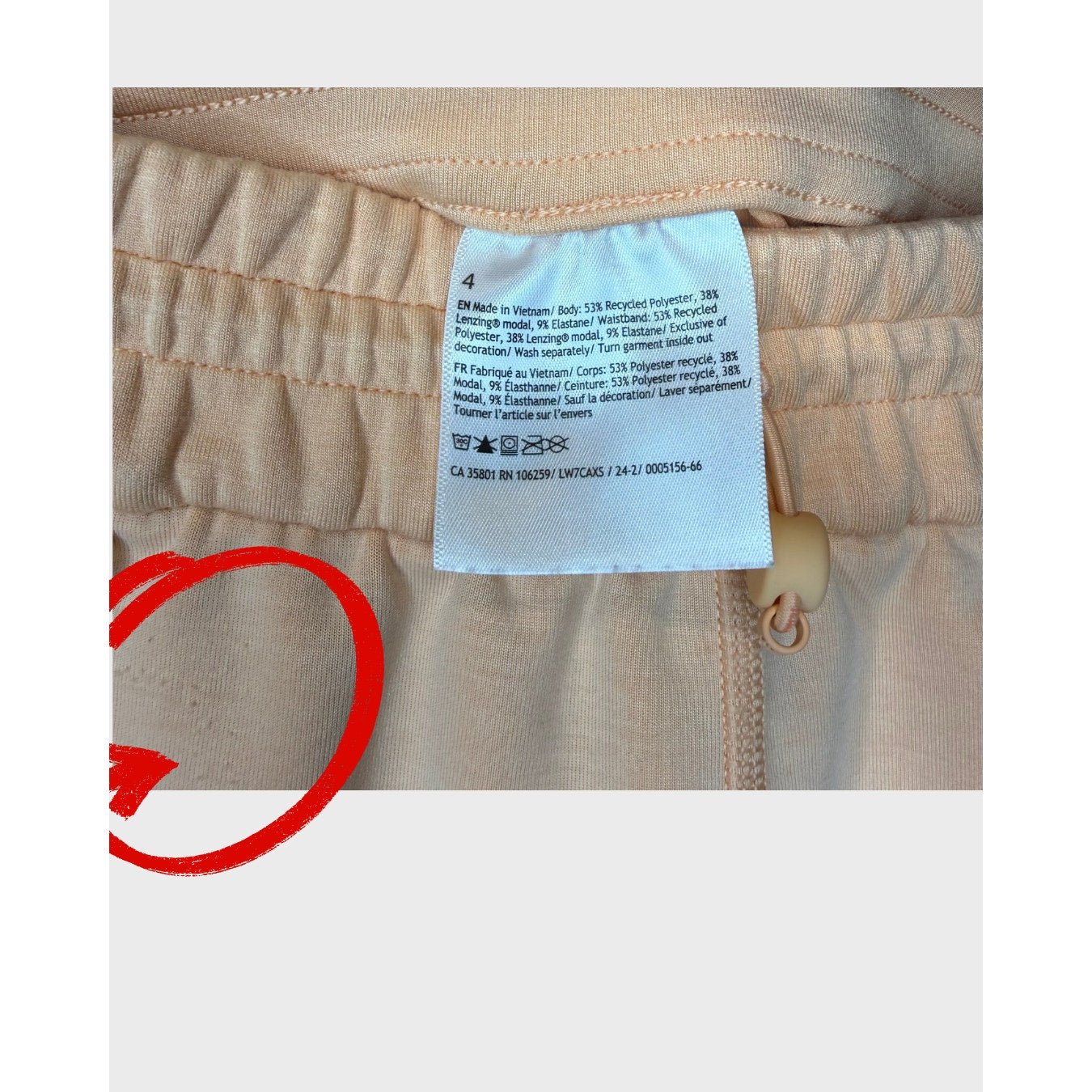 Lululemon Softstreme High-Rise Short 4" en color durazno.