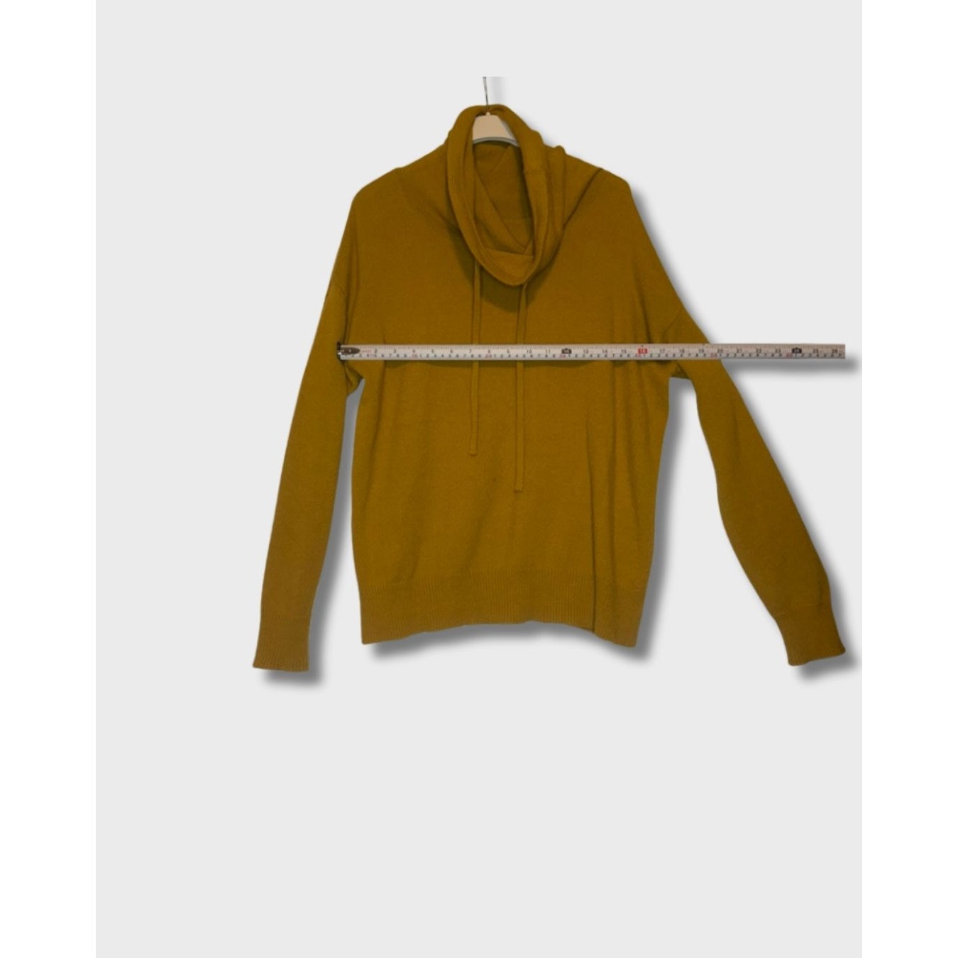 Suéter de cuello alto de cachemira amarillo mostaza talla S