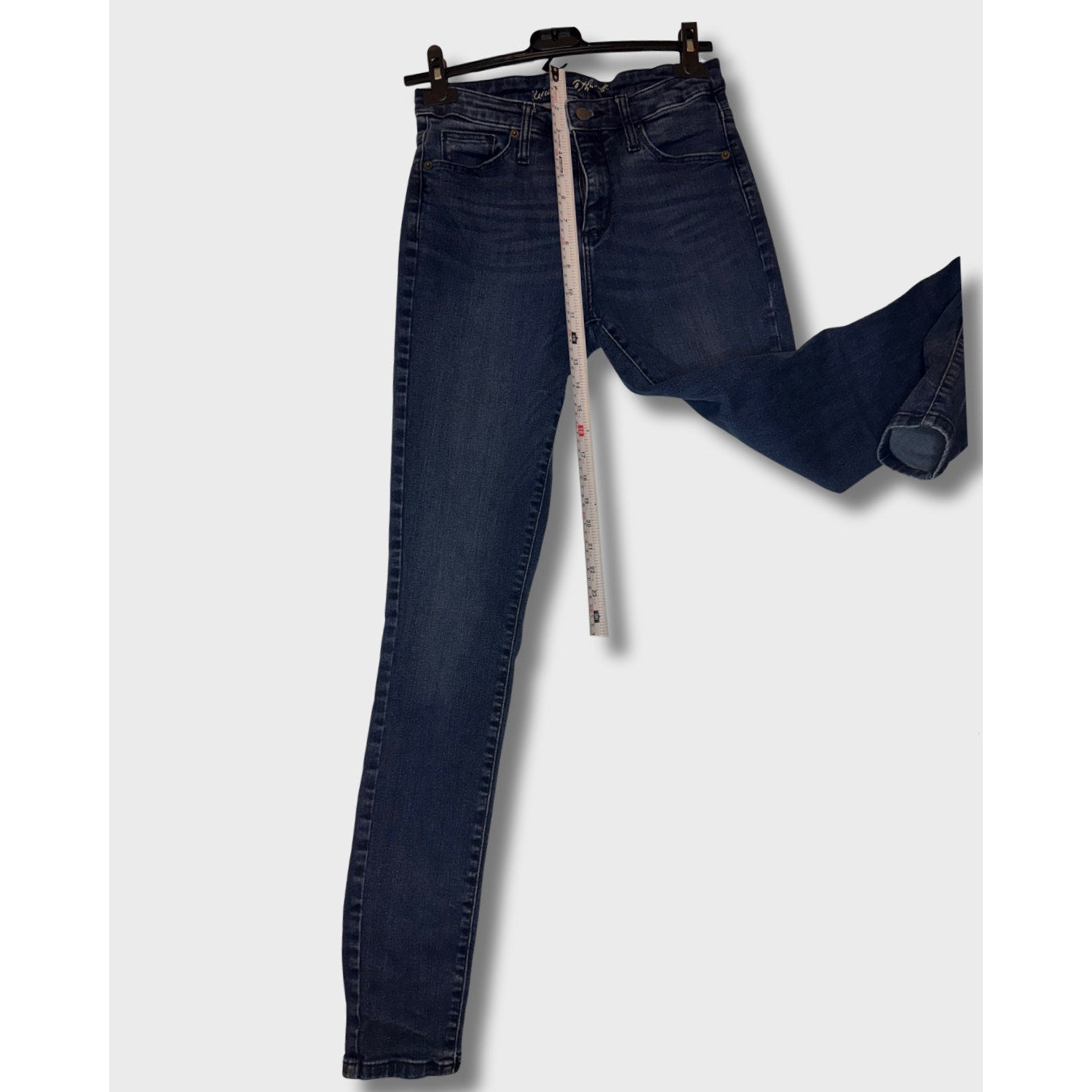 Universal Thread -  skinny jeans de cintura alta en denim azul oscuro Talla 6